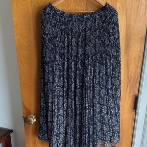 Uniqlo Navy Floral Pleated Maxi Skirt